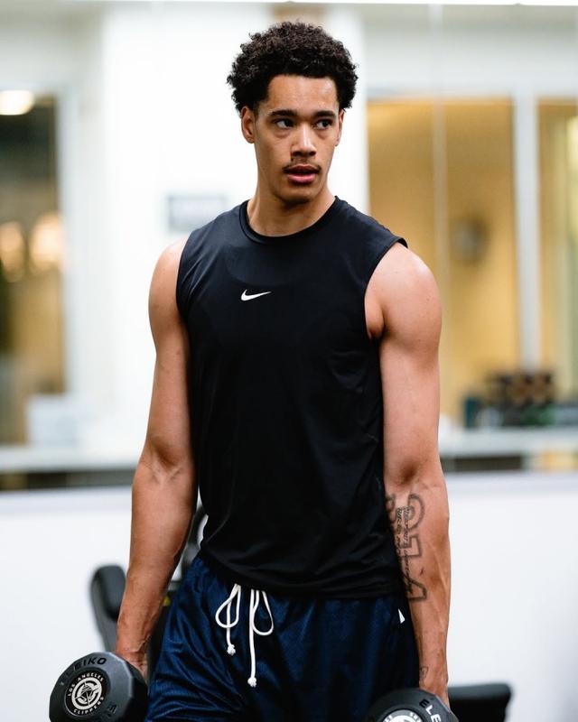 的训练照, 动态